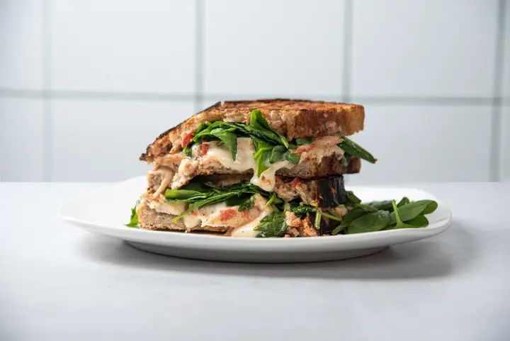 Čurka turkey sandwich with mozzarella and spinach