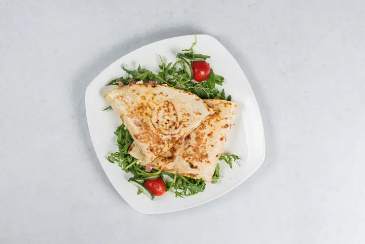 Tortilla with scrambled eggs and rocket